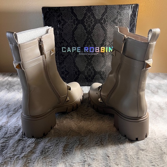Women's Boots Cape Robbin Yuri Grey Booties buckles straps w/studs Sz 8 - Picture 8 of 11